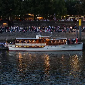 Botel Hotelschiff Nedeva, Bremen
